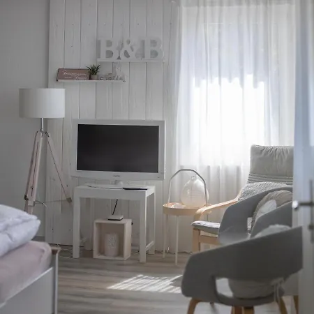 ベッド・アンド・ブレックファスト Living... *